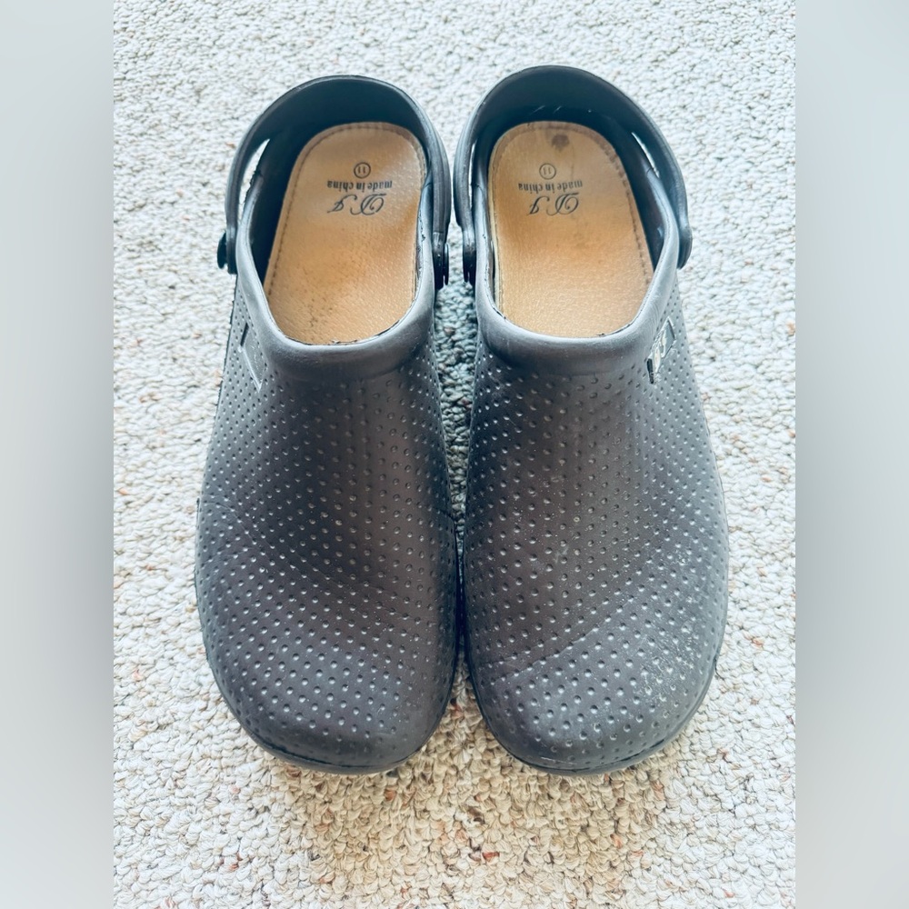 Faux Crocs - Gray - Women’s Men’s Unisex Closed Toe Shoes Women Size 11 or Men 9